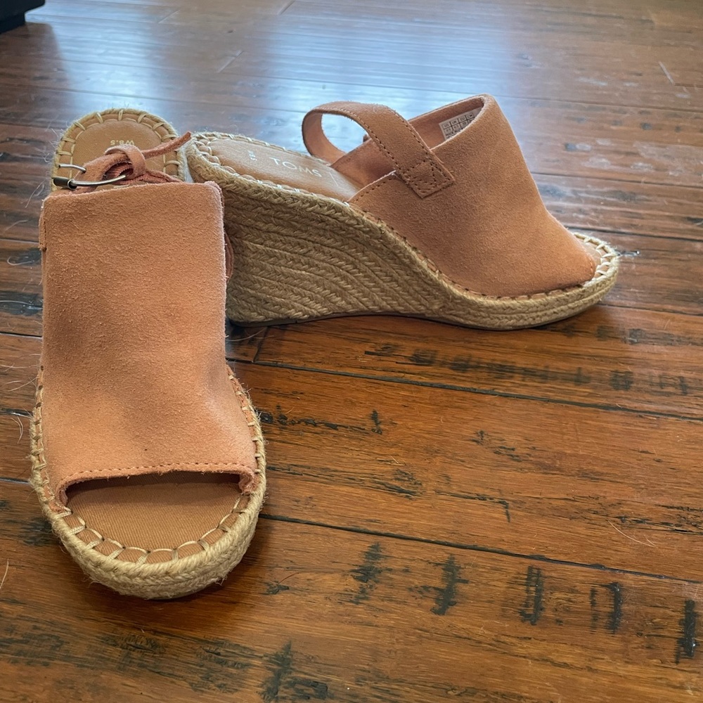 Toms pink wedges
